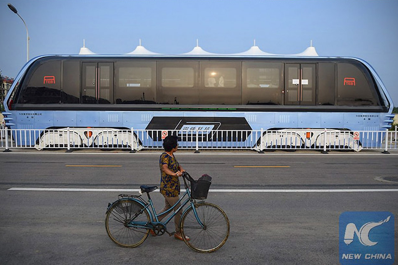 China Straddling Bus