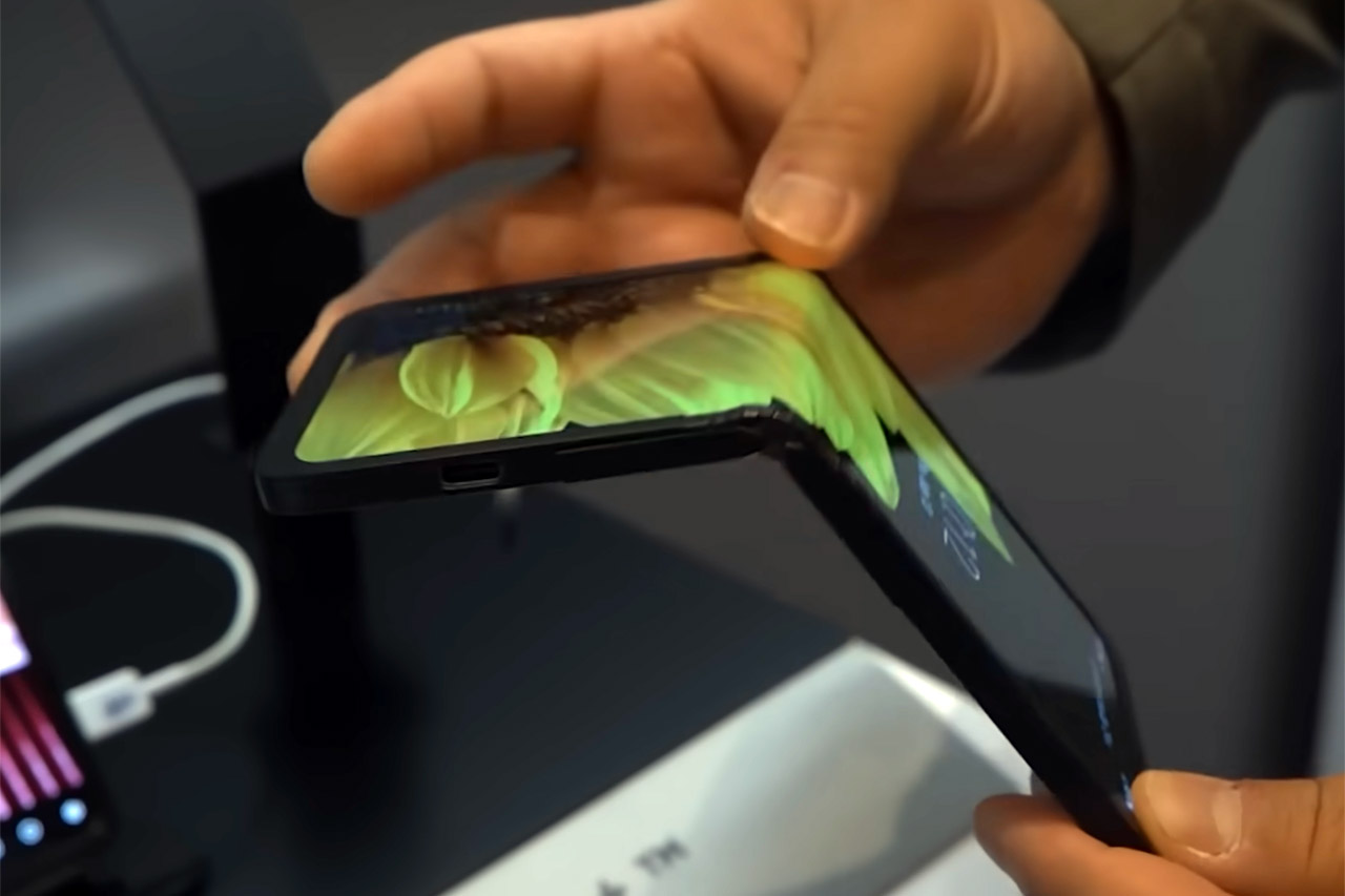 Samsung In&Out Flip Smartphone Concept