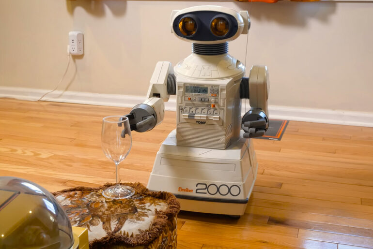 Tomy Omnibot 2000 Drink Robot