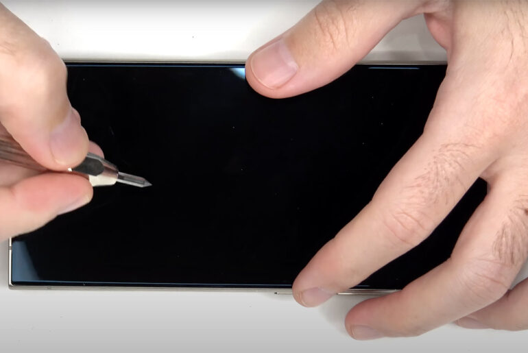 Samsung Galaxy S24 Ultra Scratch Test Gorilla Glass