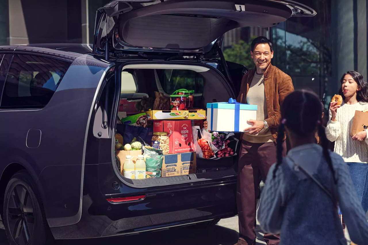 Li Auto MEGA MPV Electric Vehicle Launch