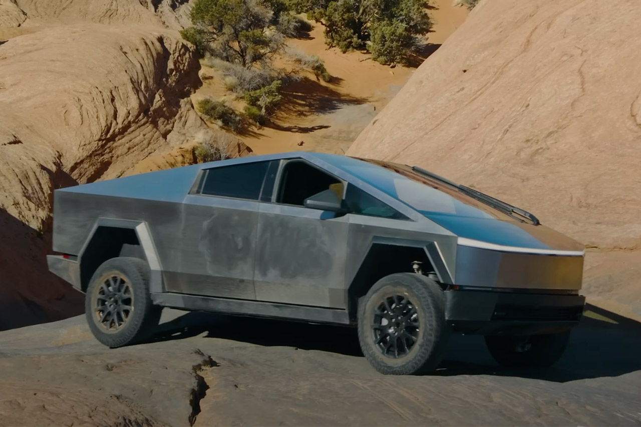Tesla Cybertruck Goes Extreme Off-Roading at Hell's Gate in Utah