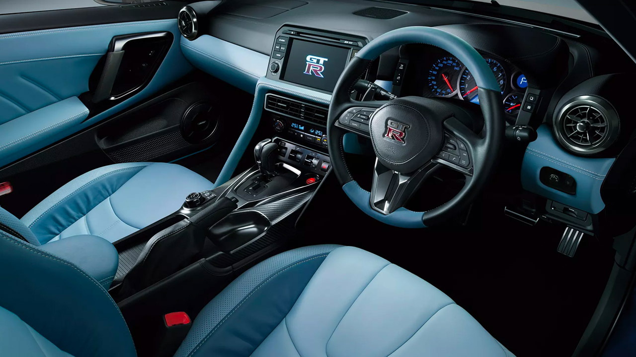 2025 Nissan GT-R Japan Interior