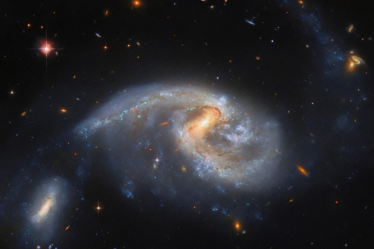 Hubble Arp 72 Interacting Galaxies