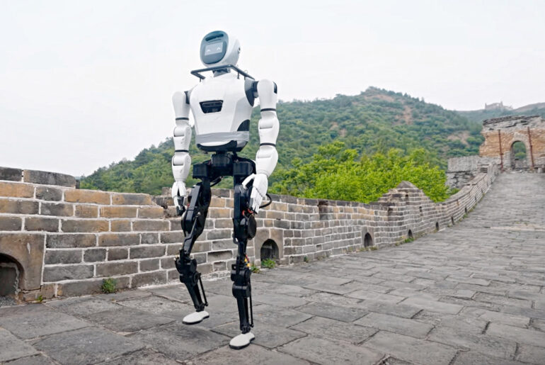 XBot-L Humanoid Robot China Great Wall