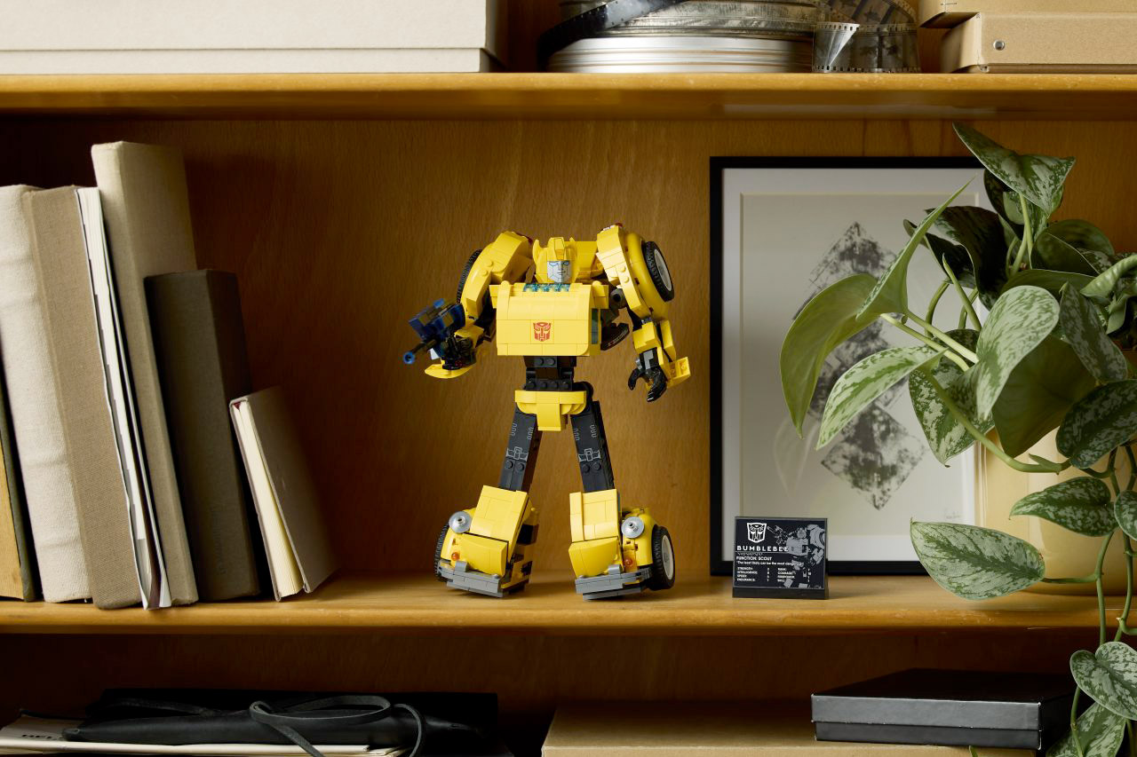 LEGO Icons Transformers Bumblebee Set 10338