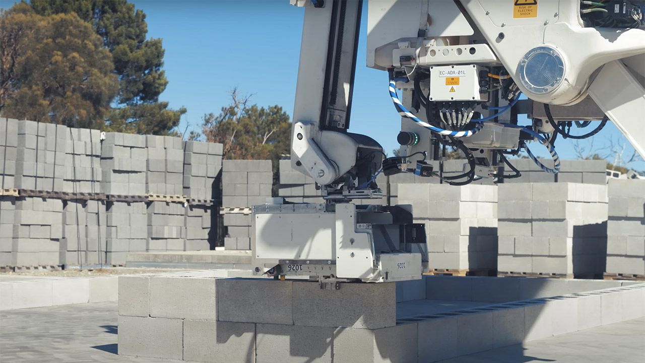 Hadrian X Fastest Brick Laying Robot US