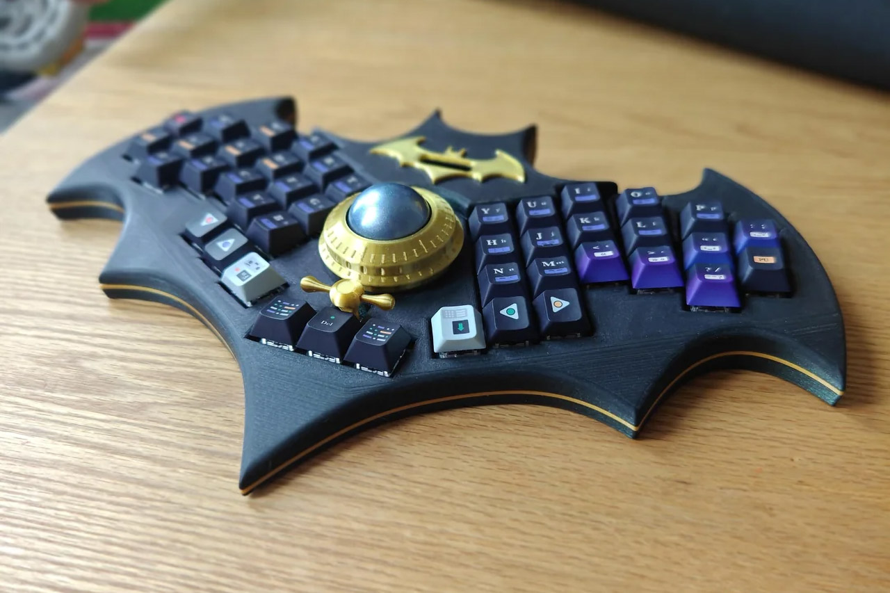 Split-Design Batman Keyboard Batmobile Mouse