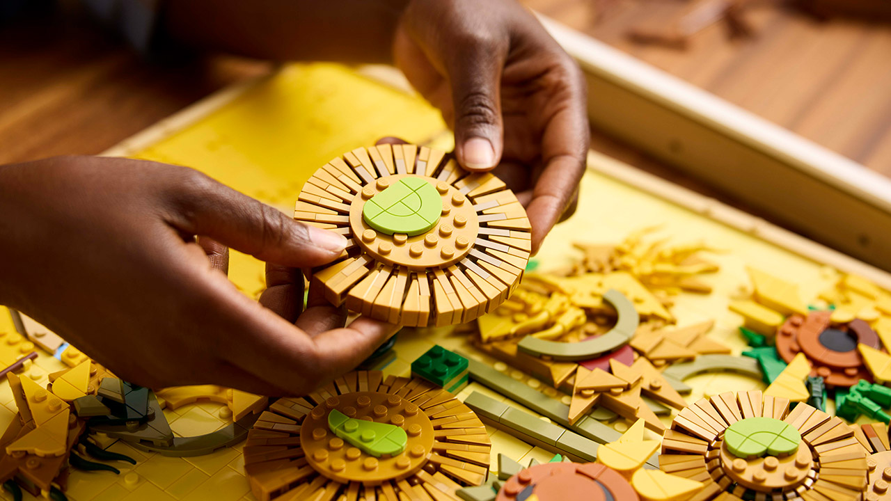 LEGO Art Vincent van Gogh Sunflowers Set (31215) Reveal