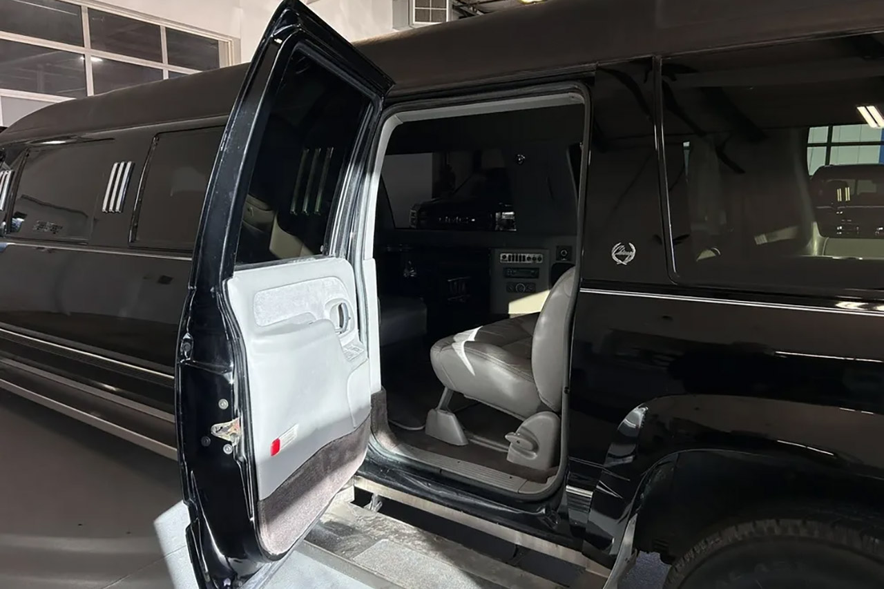 Chevrolet K2500 Suburban 4x4 Limousine For Sale