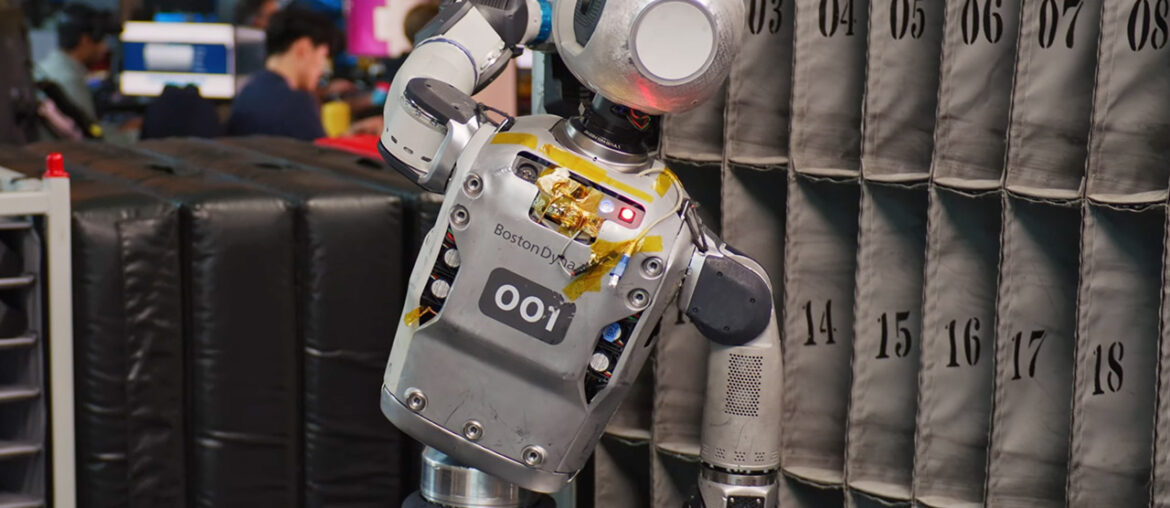 Boston Dynamics Atlas 2.0 Humanoid Robot Pick Up Objects
