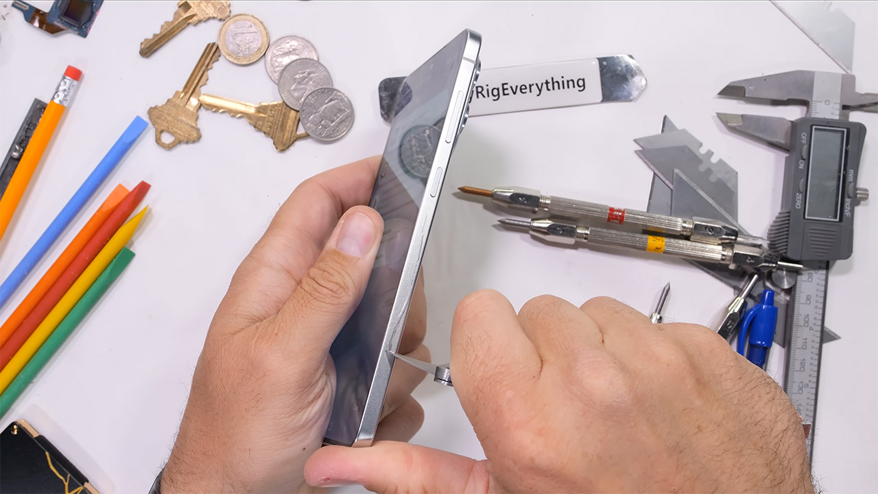 Samsung Galaxy S25 Edge Durability Test JerryRigEverything