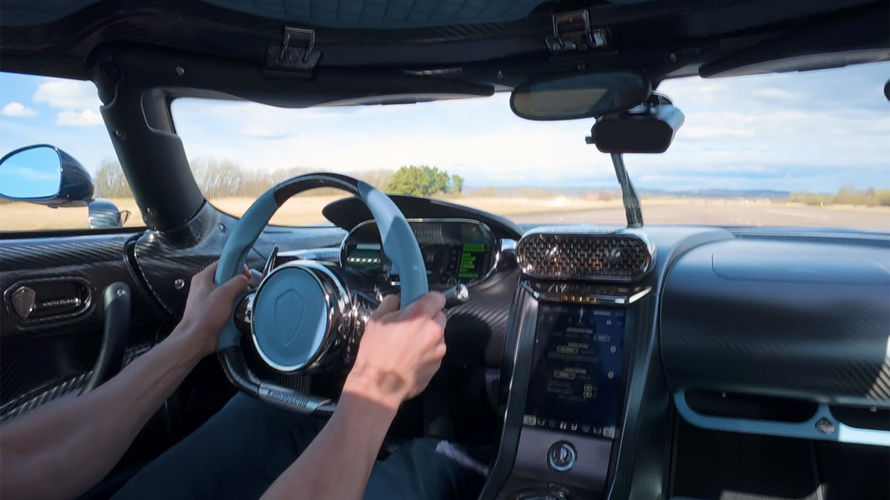 Koenigsegg Jesko Absolut vs Regera Hypercar Drag Racing
