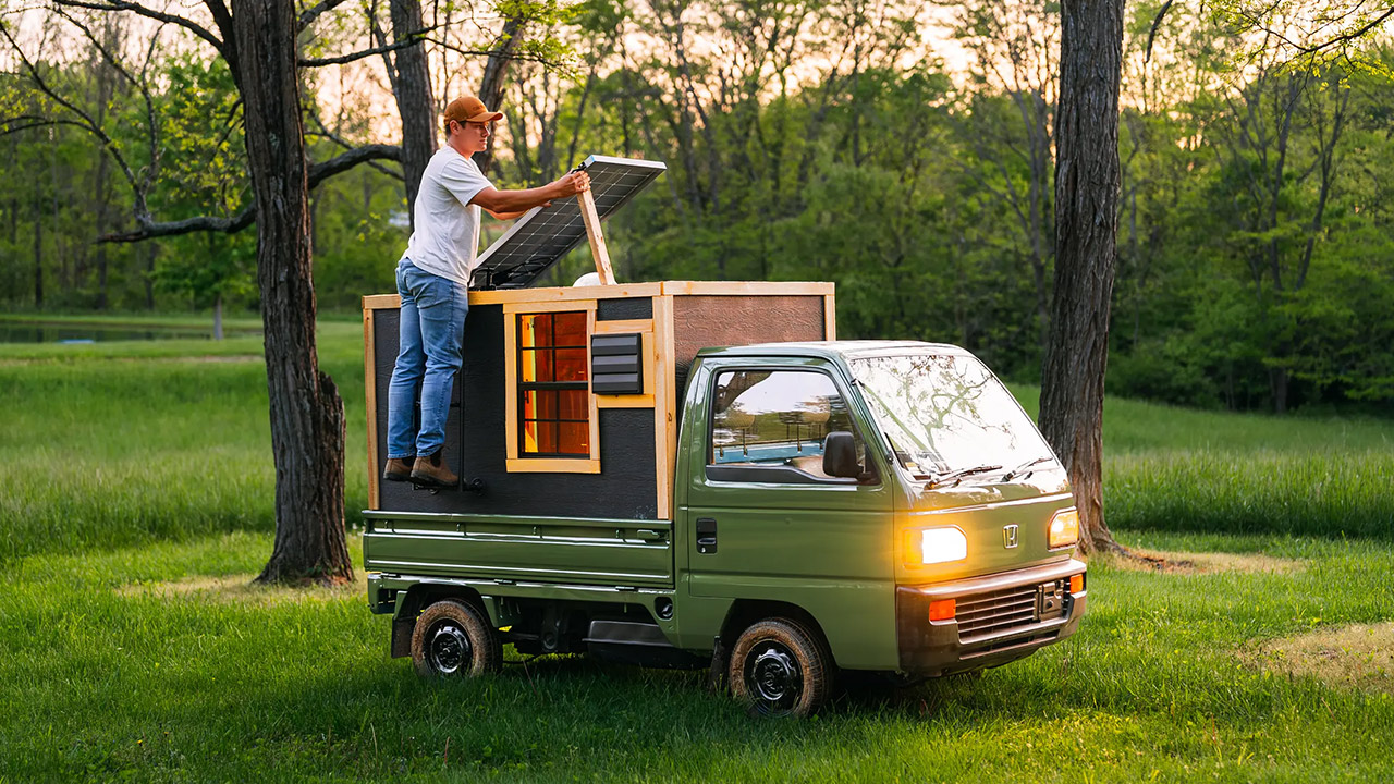 Levi Kelly World's Smallest Mobile Tiny House Guinness