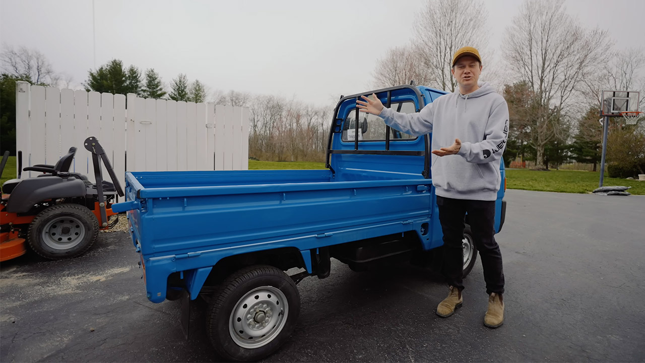 Levi Kelly World's Smallest Mobile Tiny House Guinness