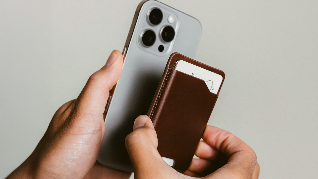 Nomad MagSafe Wallet Apple FindMy iPhone