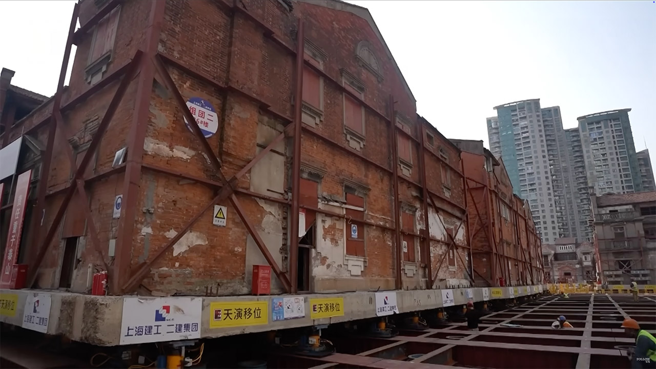 Shanghai Robots Move City Block