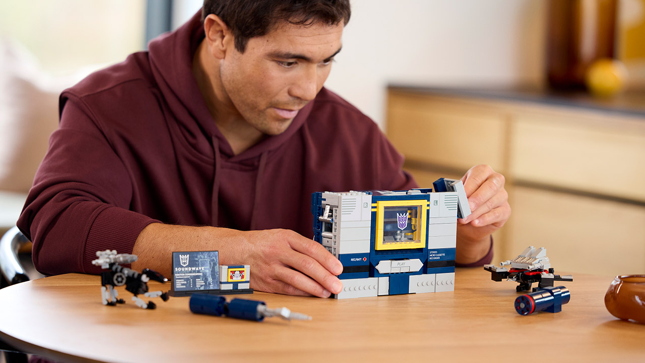 LEGO Icons Transformers Soundwave Set 10358