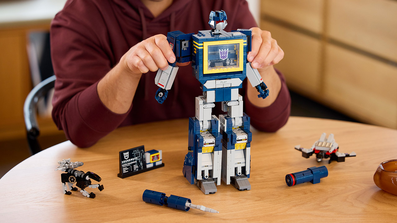 LEGO Icons Transformers Soundwave Set 10358