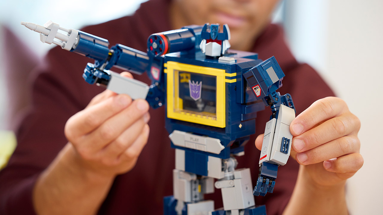 LEGO Icons Transformers Soundwave Set 10358