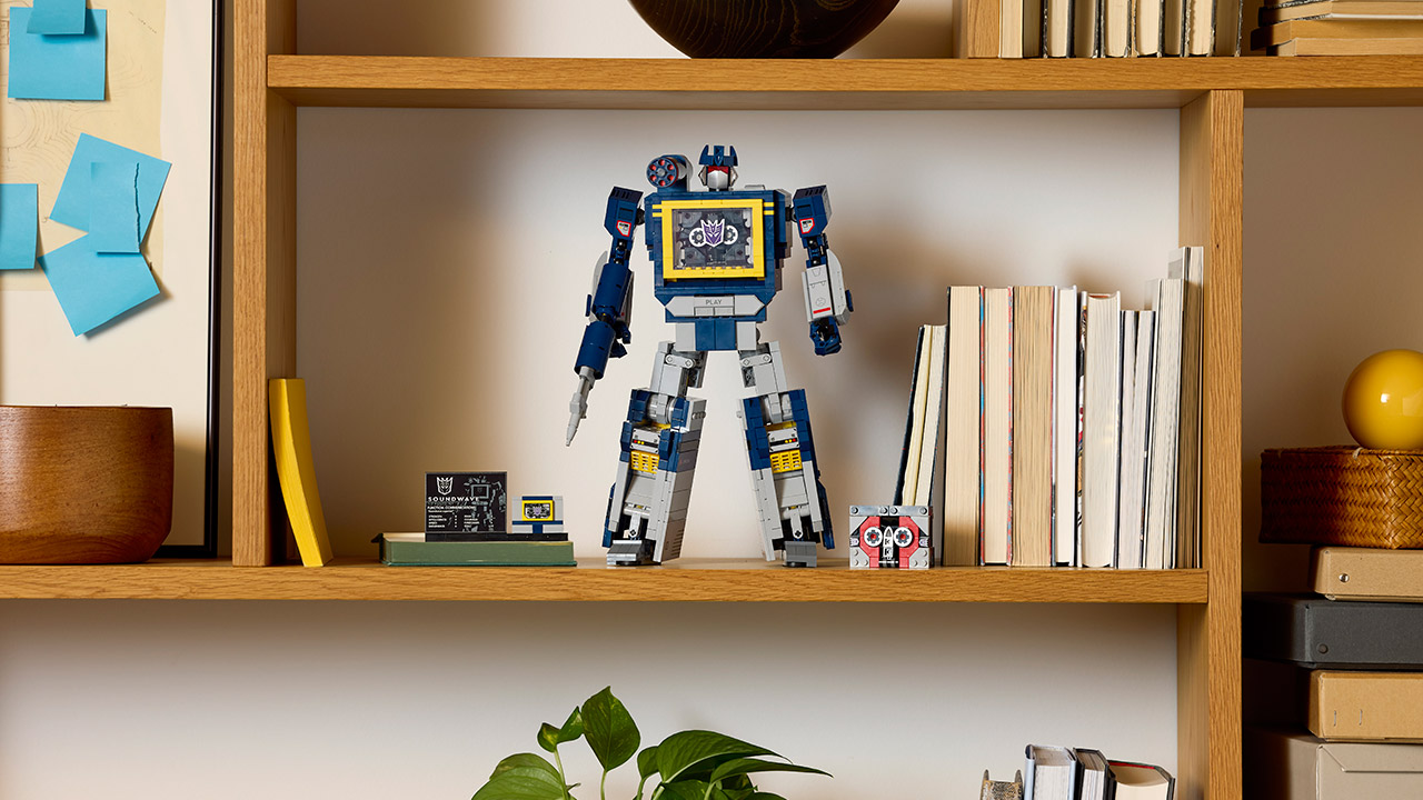 LEGO Icons Transformers Soundwave Set 10358