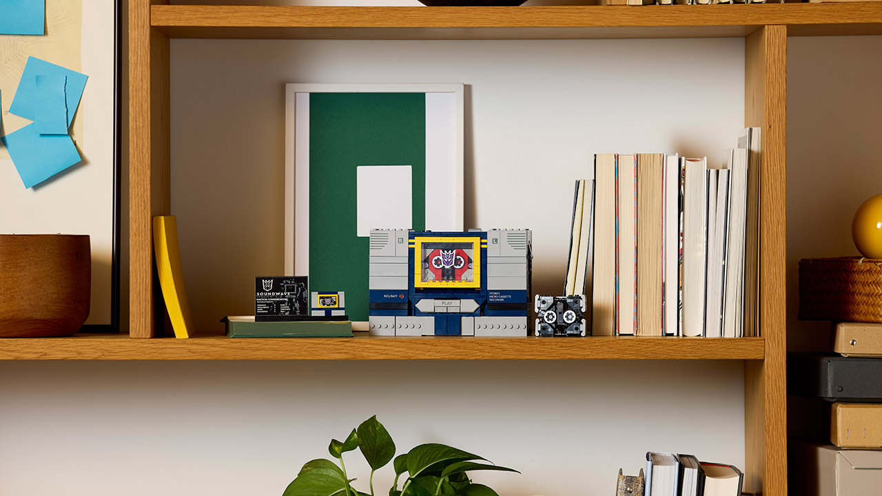 LEGO Icons Transformers Soundwave Set 10358