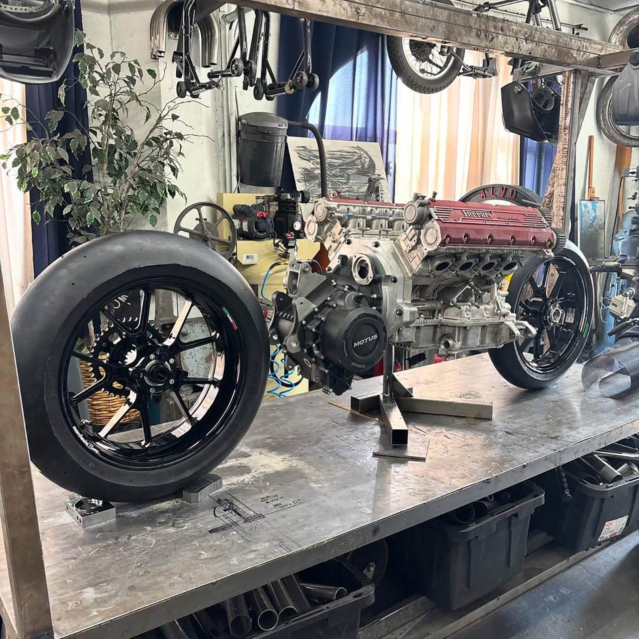 HF355 Motorcycle Ferrari V8 Engine