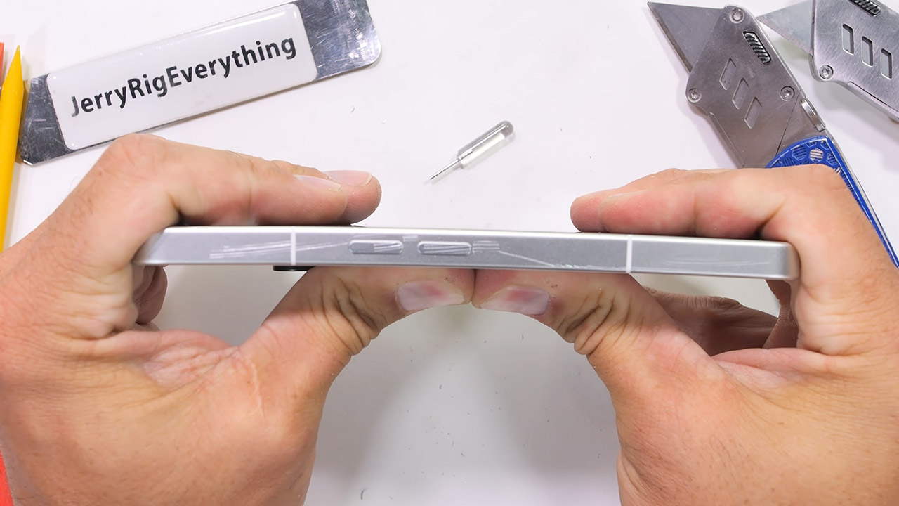 JerryRigEverything Nothing Phone 3 Teardown