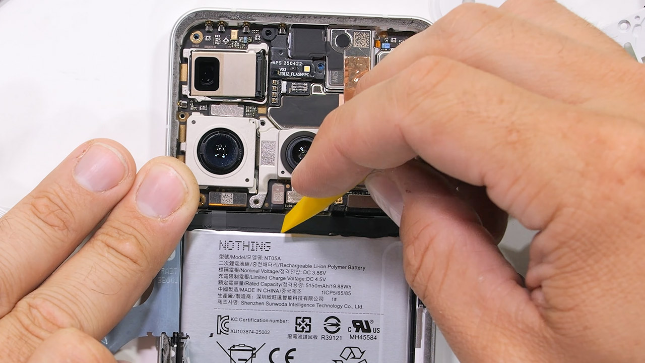 JerryRigEverything Nothing Phone 3 Teardown