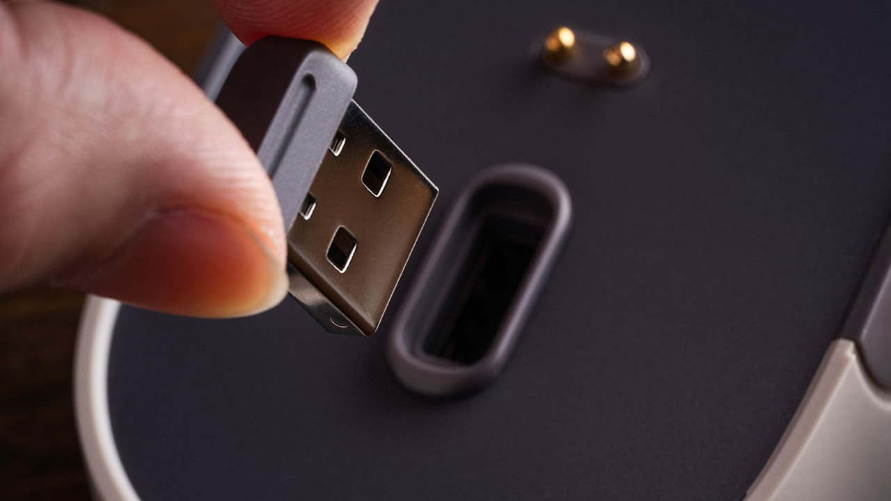 8BitDo Retro R8 Mouse with Charging Dock