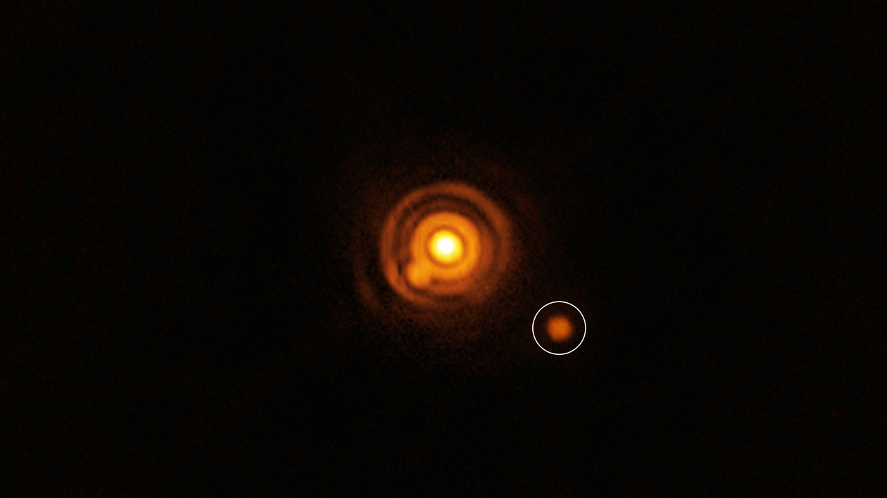 Newborn Planet ESO Very Large Telescope