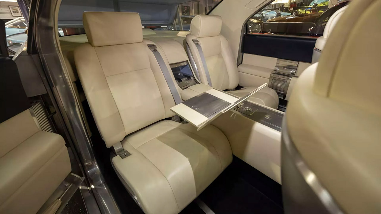 2002 Lincoln Continental Concept Interior