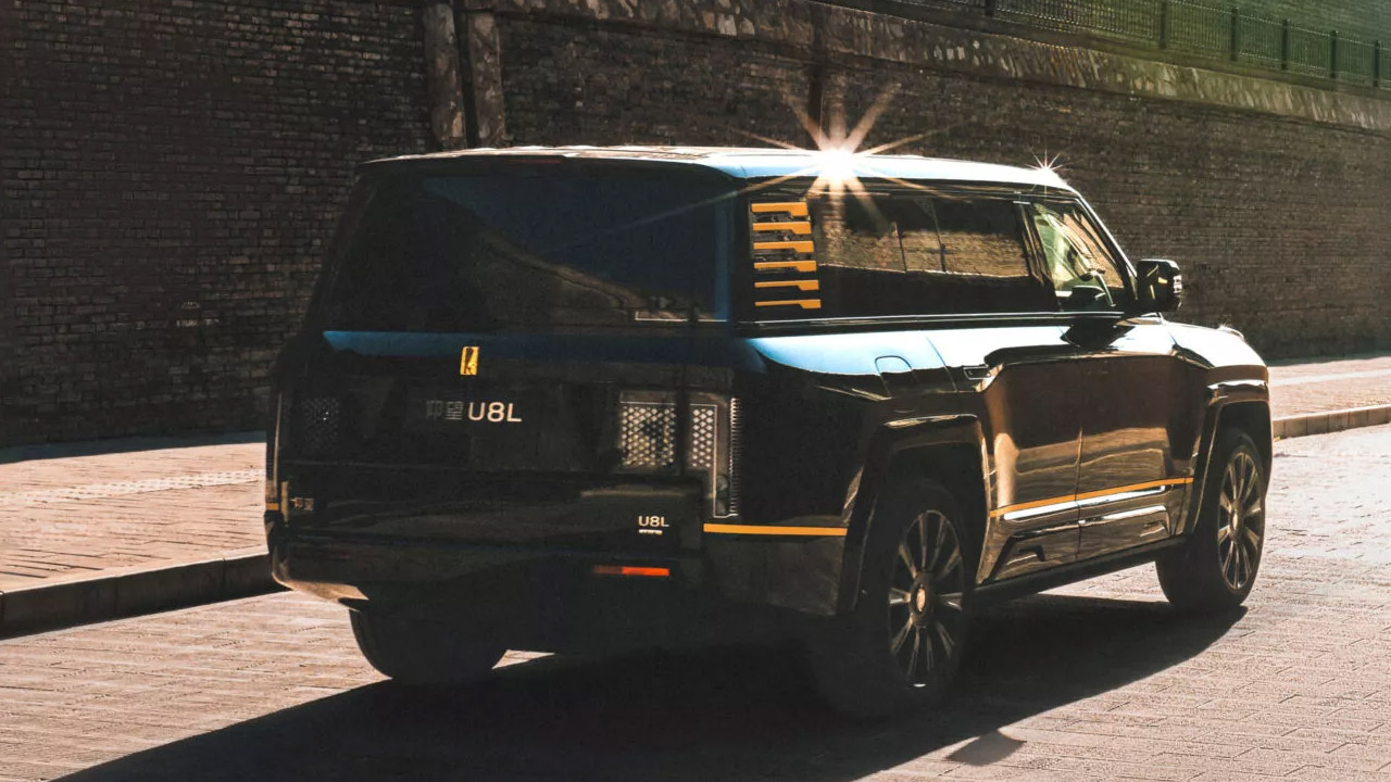 BYD YangWang U8L Electric SUV