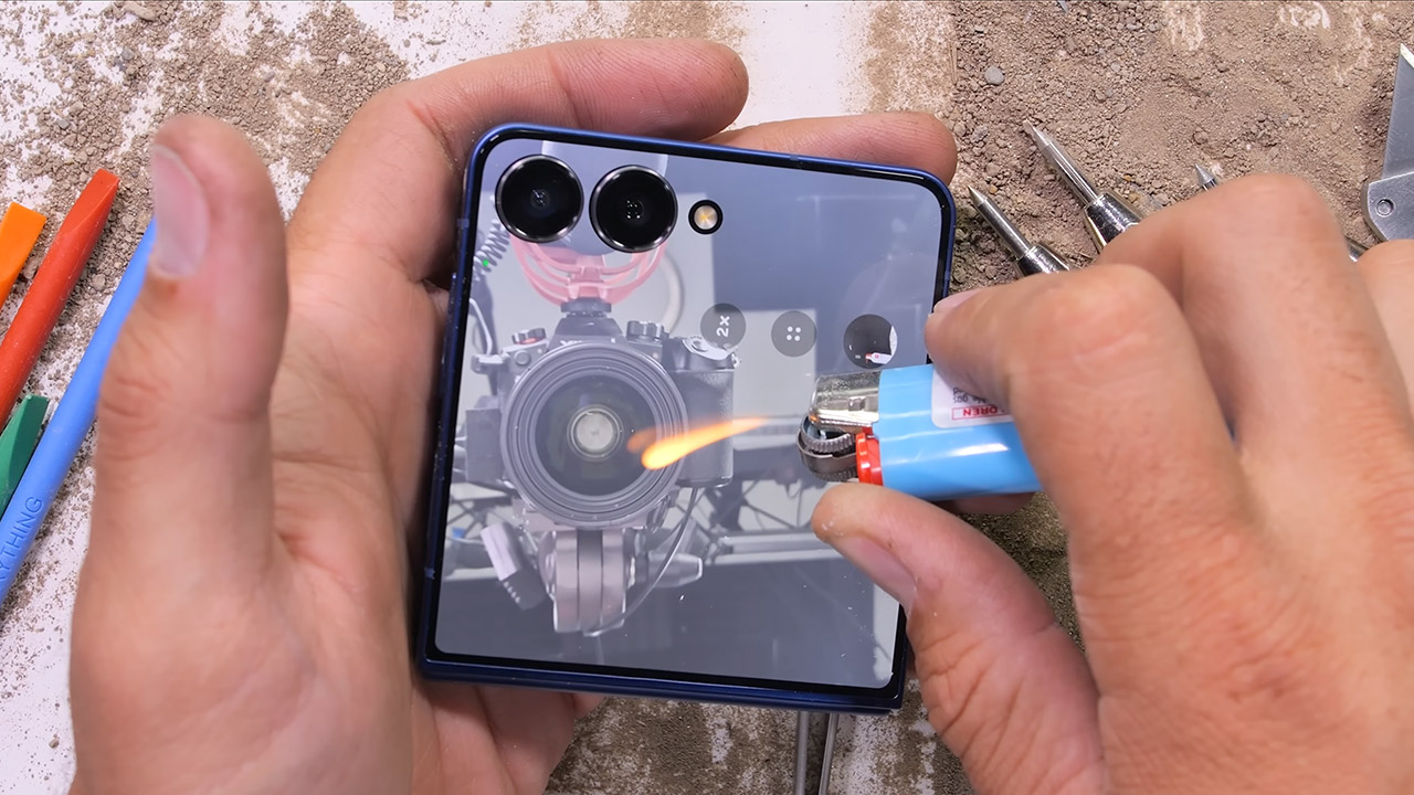 Samsung Galaxy Z Flip7 Durability Test