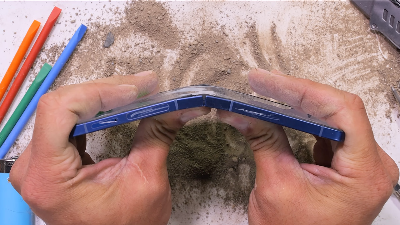 Samsung Galaxy Z Flip7 Durability Test