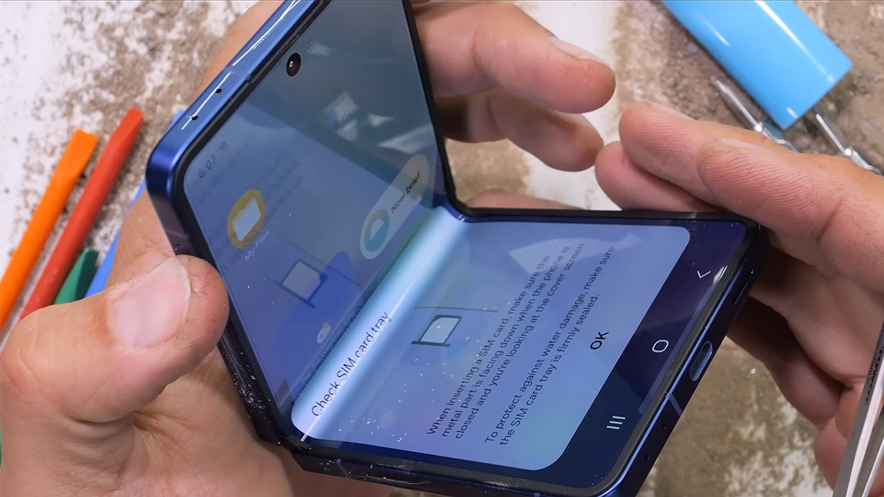 Samsung Galaxy Z Flip7 Durability Test