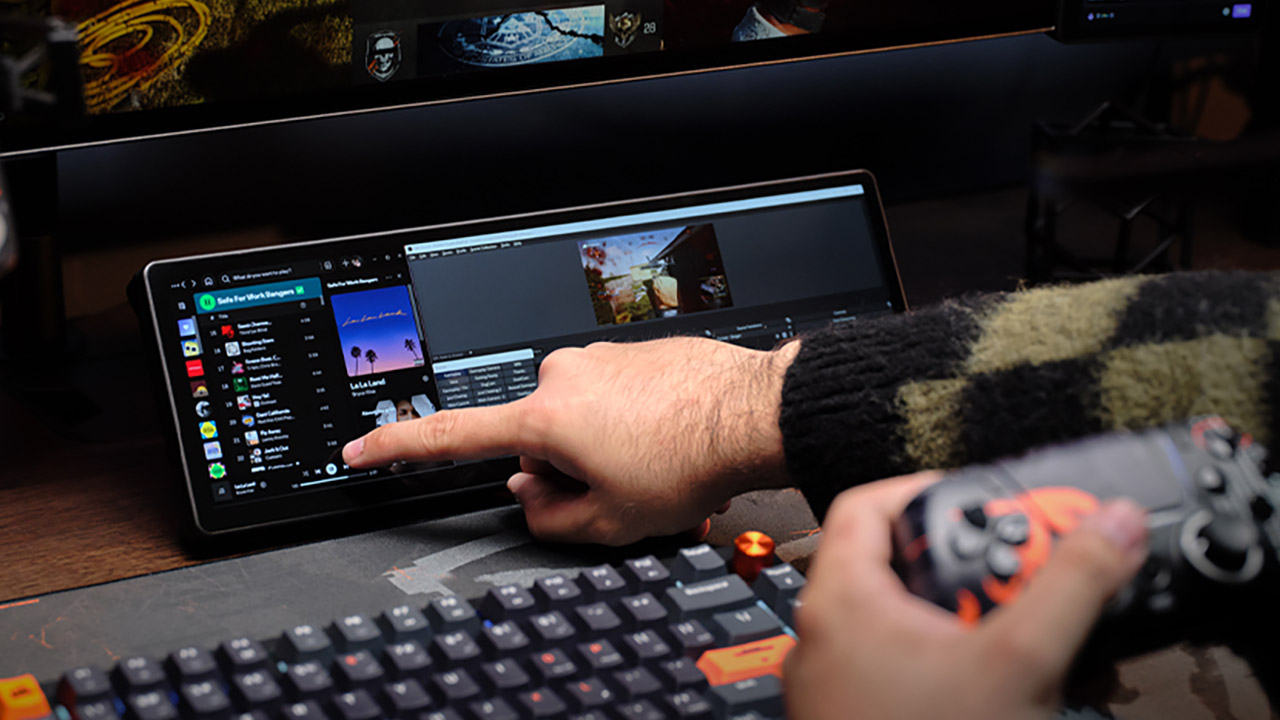 CORSAIR XENEON EDGE Touchscreen Display