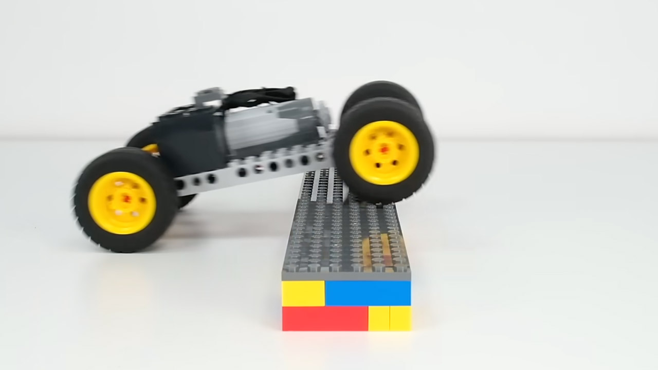 Brick Technology LEGO Vehicle Scale Walls