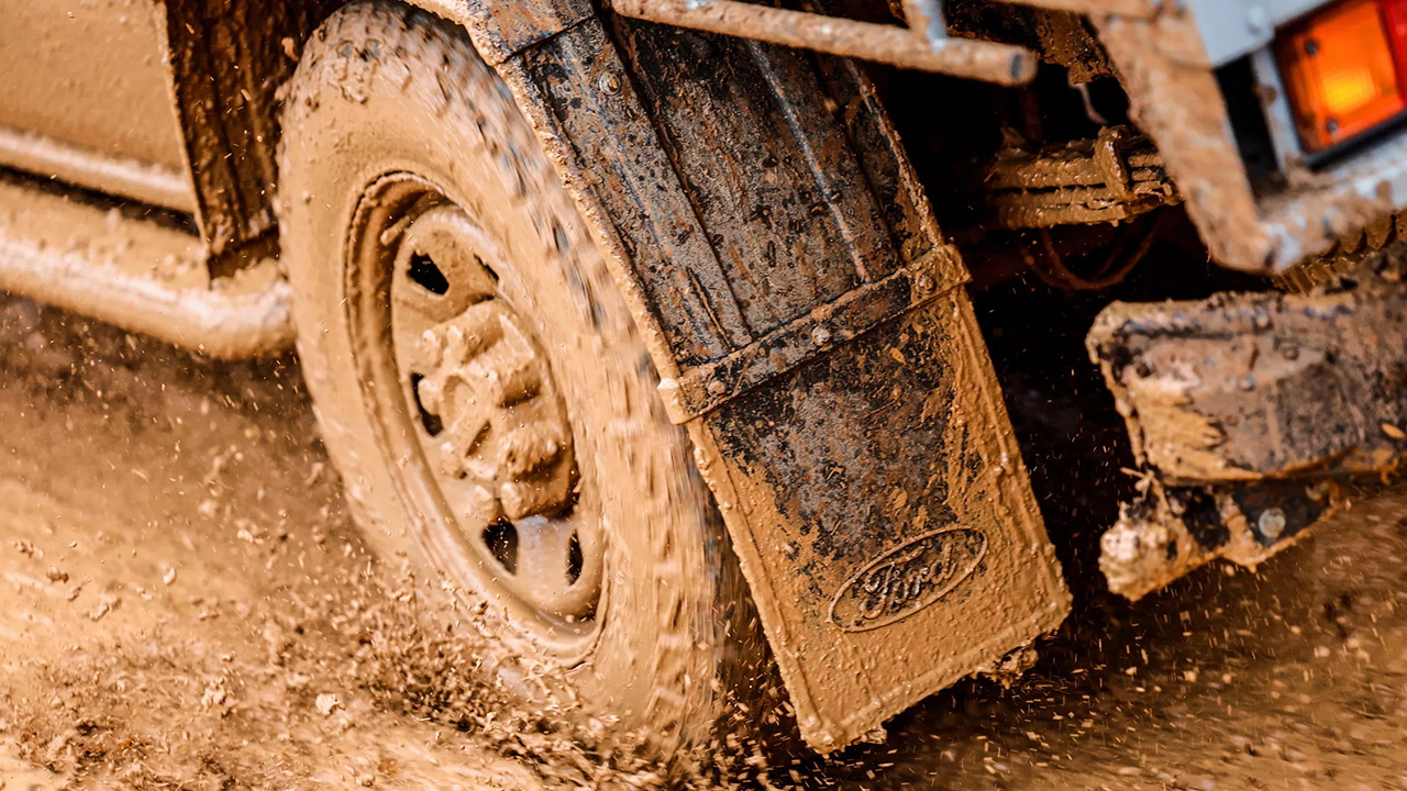 Ford Ranger Super Duty Truck 600kg Mud Test