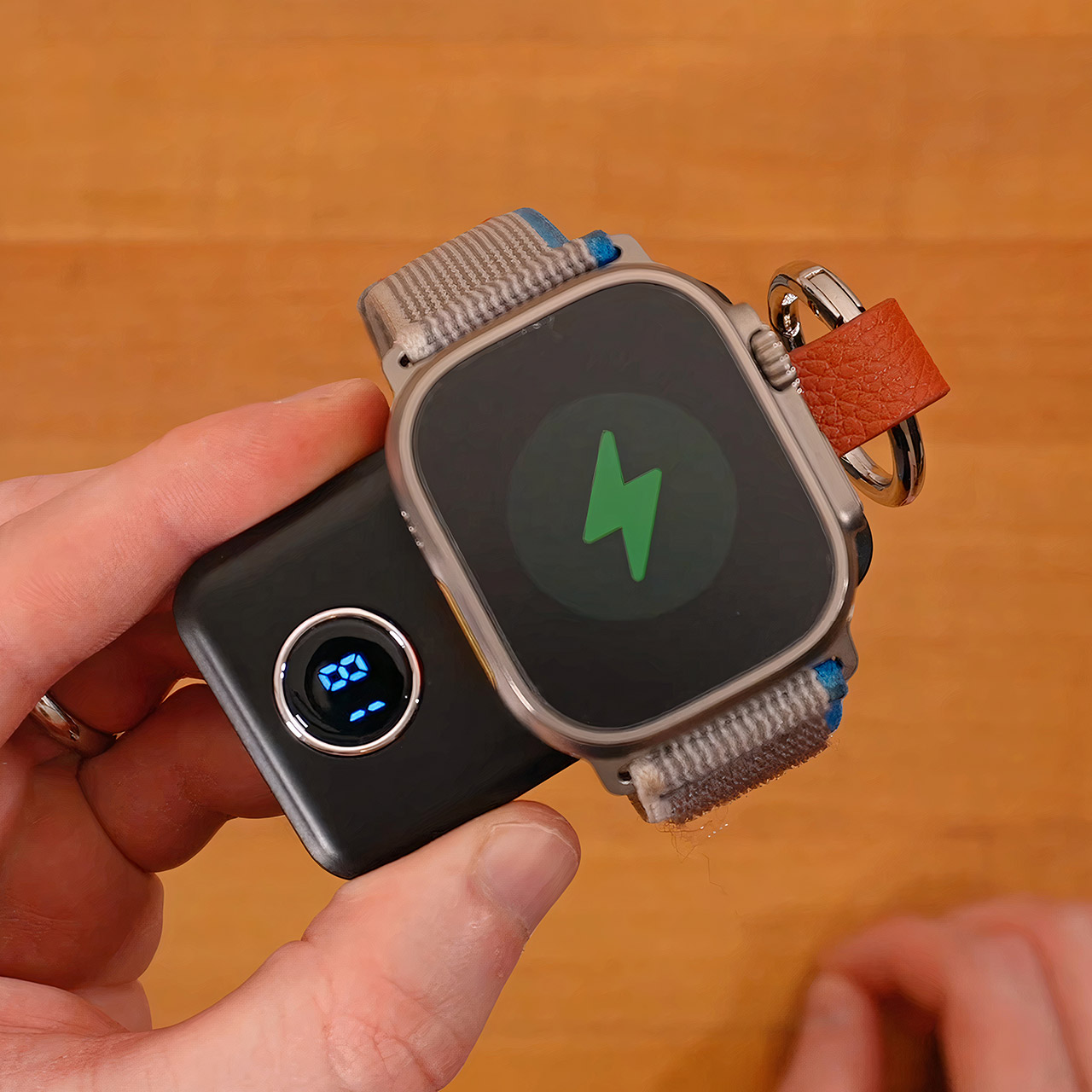 JOYROOM Portable 2000mAh Wireless Charger Apple Watch