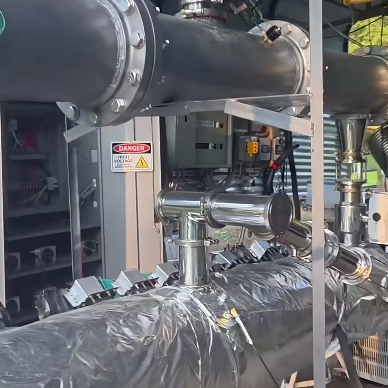 Solar-Powered Pyrolysis Machine Trash Recycling