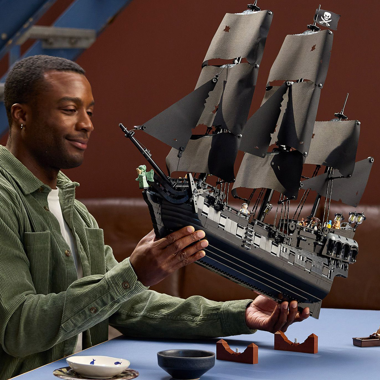 LEGO Icons Captain Jack Sparrow's Pirate Ship 10365 Set