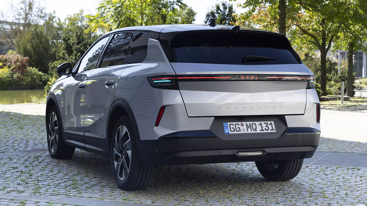 Opel Grandland Prototype Pedestrian Display