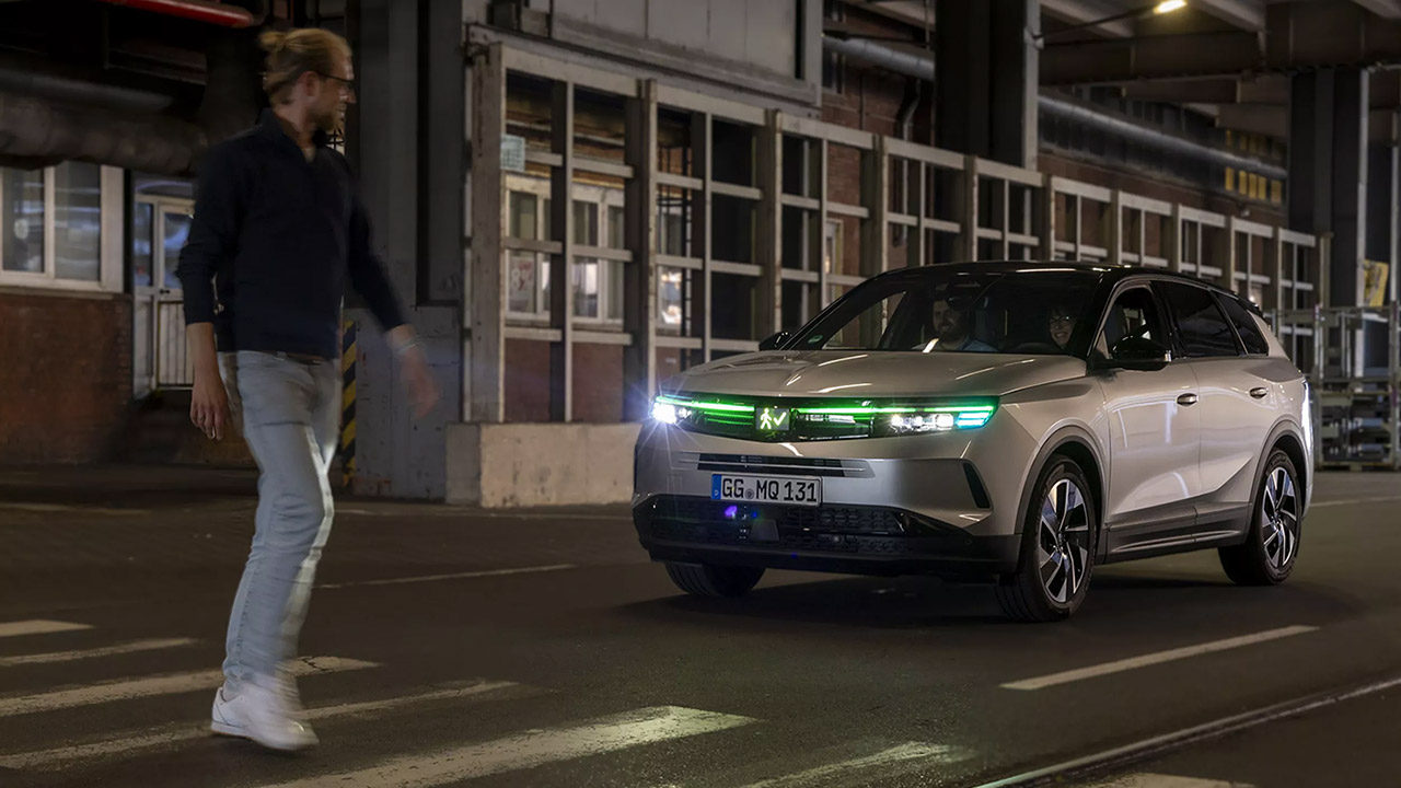 Opel Grandland Prototype Pedestrian Display
