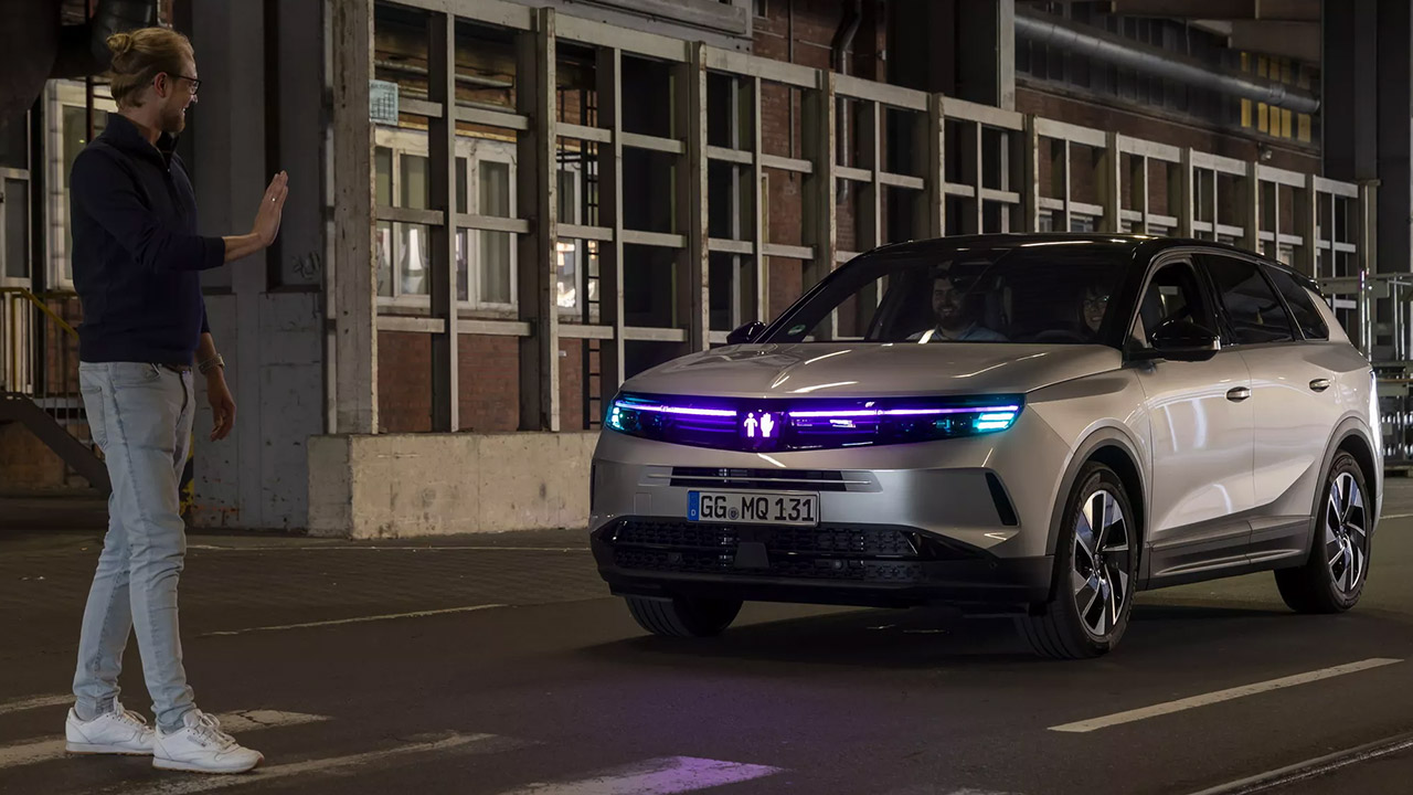 Opel Grandland Prototype Pedestrian Display