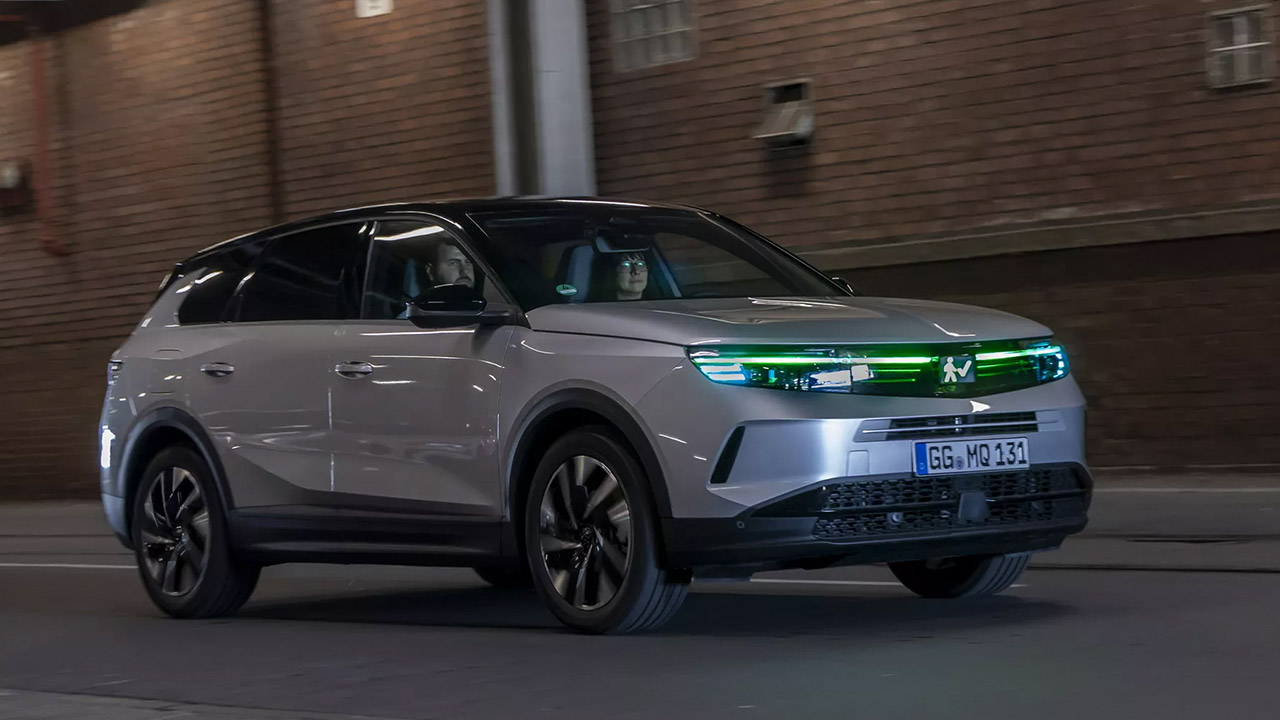 Opel Grandland Prototype Pedestrian Display