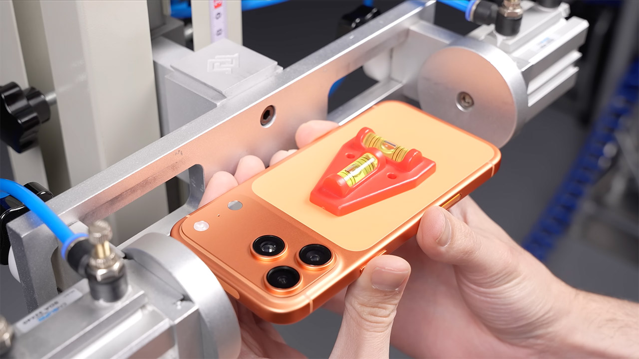 iPhone 17 Pro Max vs Samsung Galaxy S25 Ultra Drop Test