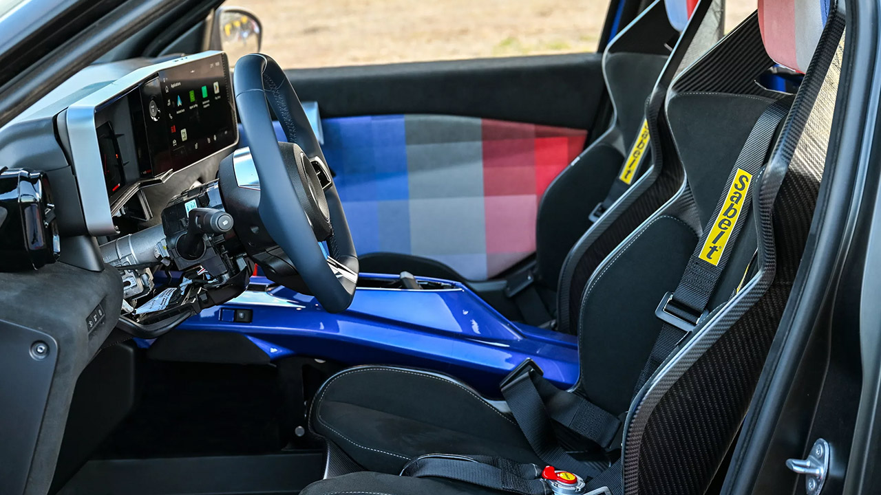 Renault 5 Turbo 3E Interior