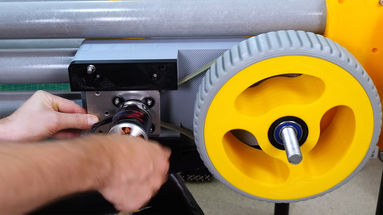 James Bruton Face-Controlled Car Arduino UNO Q Computer