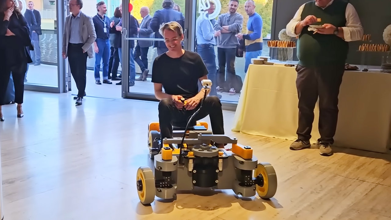 James Bruton Face-Controlled Car Arduino UNO Q Computer